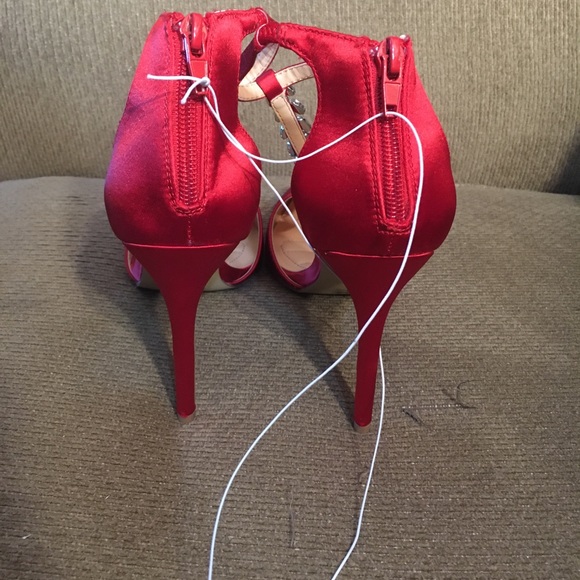 Red Satin heels NWOT - Picture 5 of 6